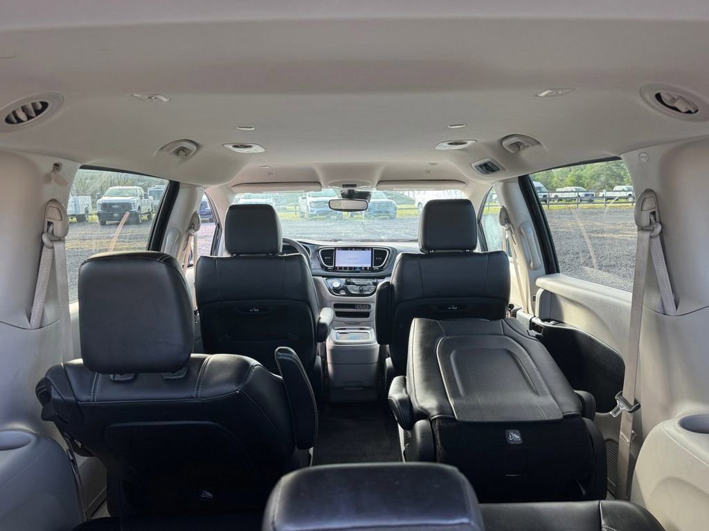 Used 2024 Chrysler Pacifica Limited FWD image 27