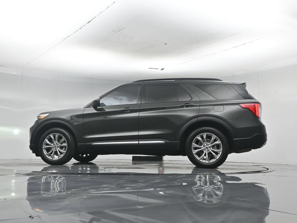 Certified 2023 Ford Explorer XLT w/ Equipment Group 202A AWD/4WD image 7