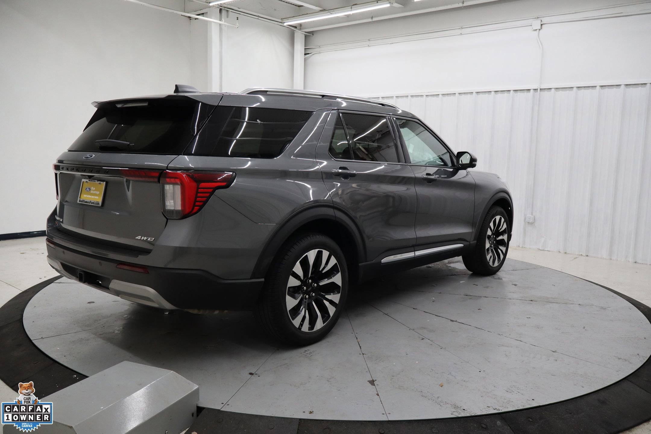 Certified 2025 Ford Explorer Platinum w/ LUX Leather Package image 3