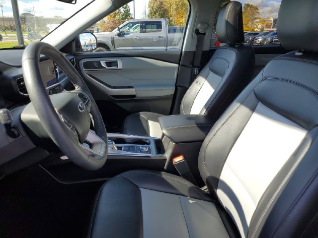 Certified 2023 Ford Explorer XLT w/ Equipment Group 202A AWD/4WD image 9