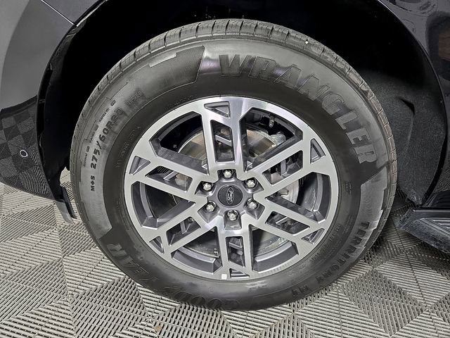 Certified 2025 Ford Expedition Active RWD image 9