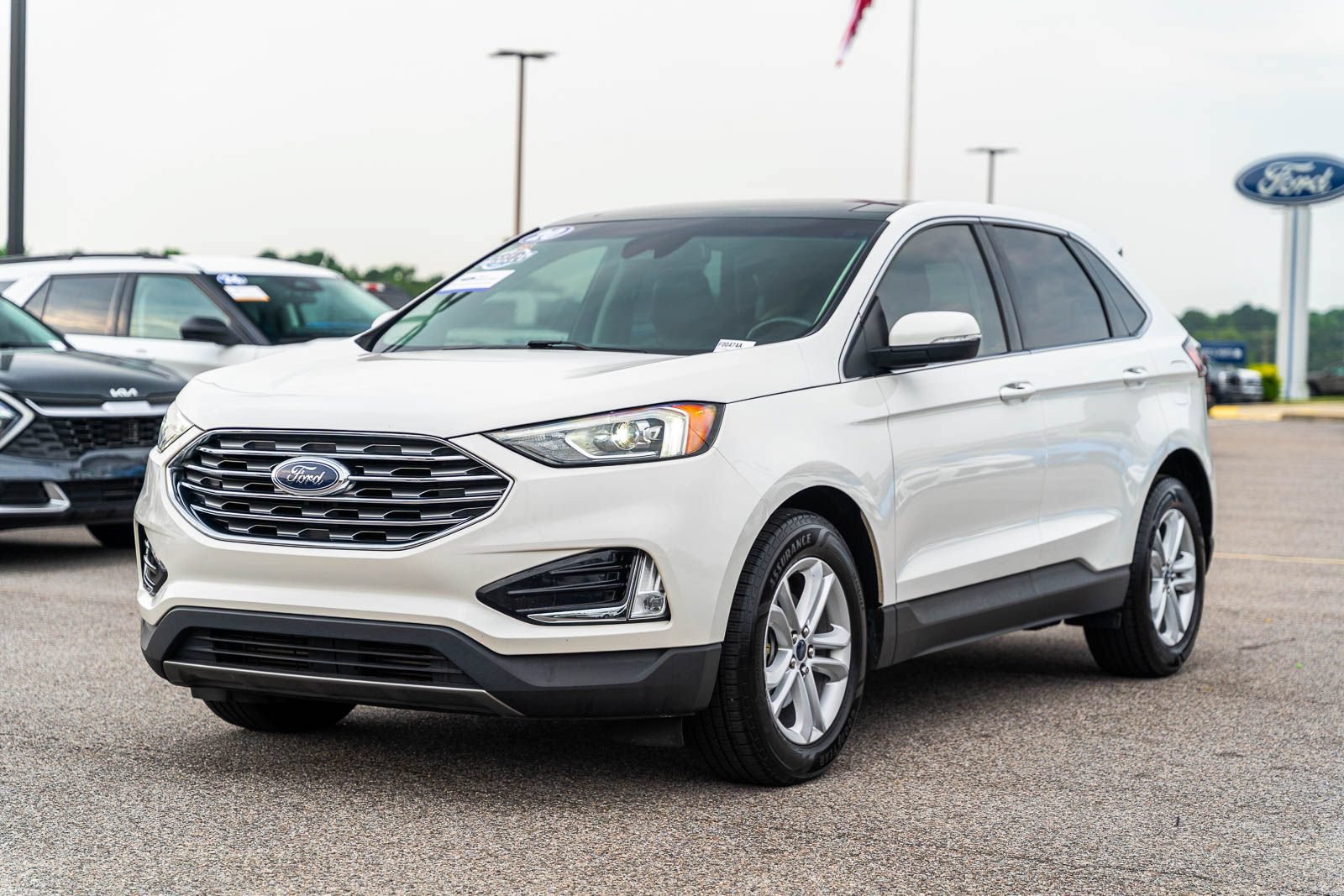 Certified 2020 Ford Edge SEL FWD image 3