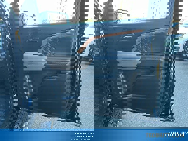 Used 2023 GMC Canyon Denali image 24