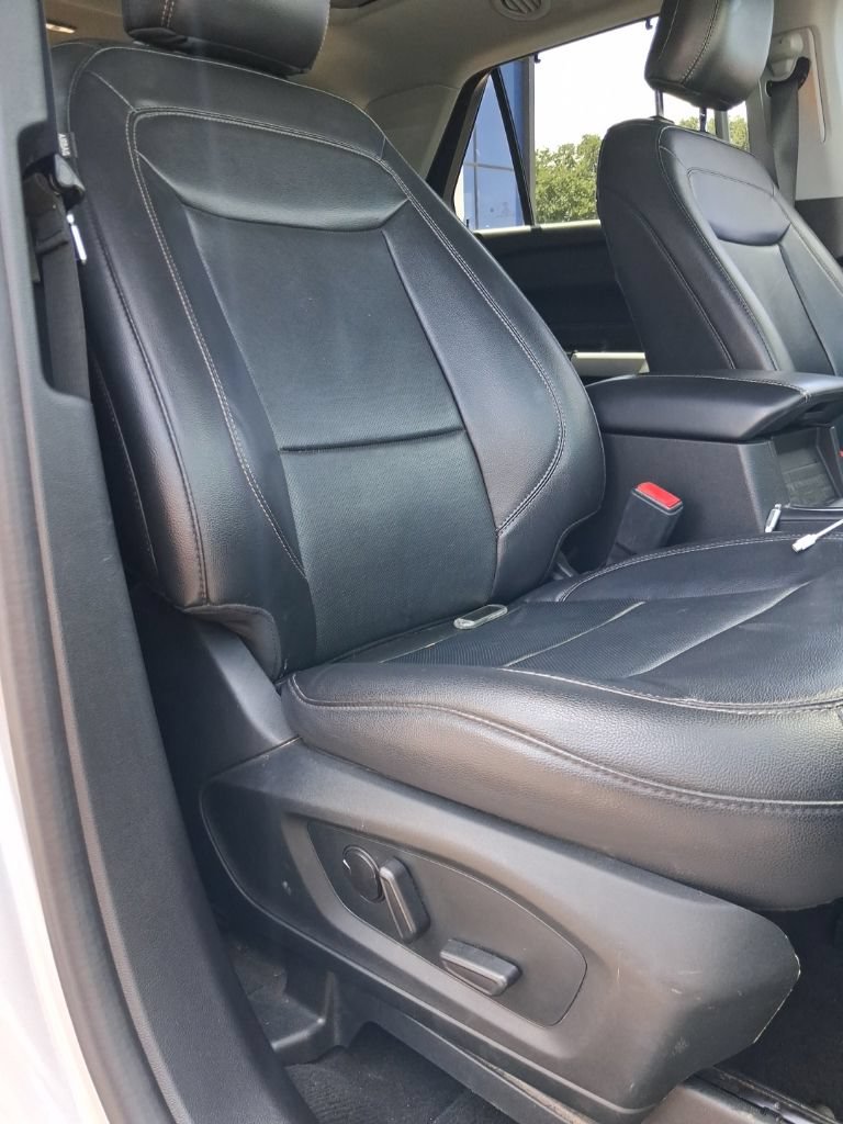 Certified 2022 Ford Explorer Limited w/ Limited Technology Package RWD image 6