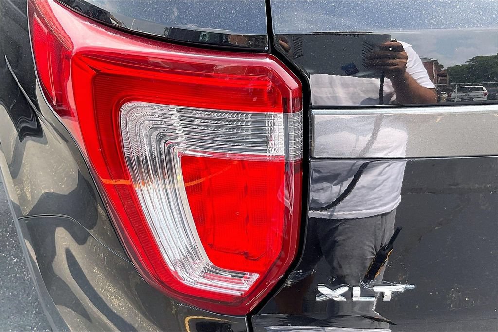 Certified 2019 Ford Explorer XLT w/ Equipment Group 202A AWD/4WD image 30