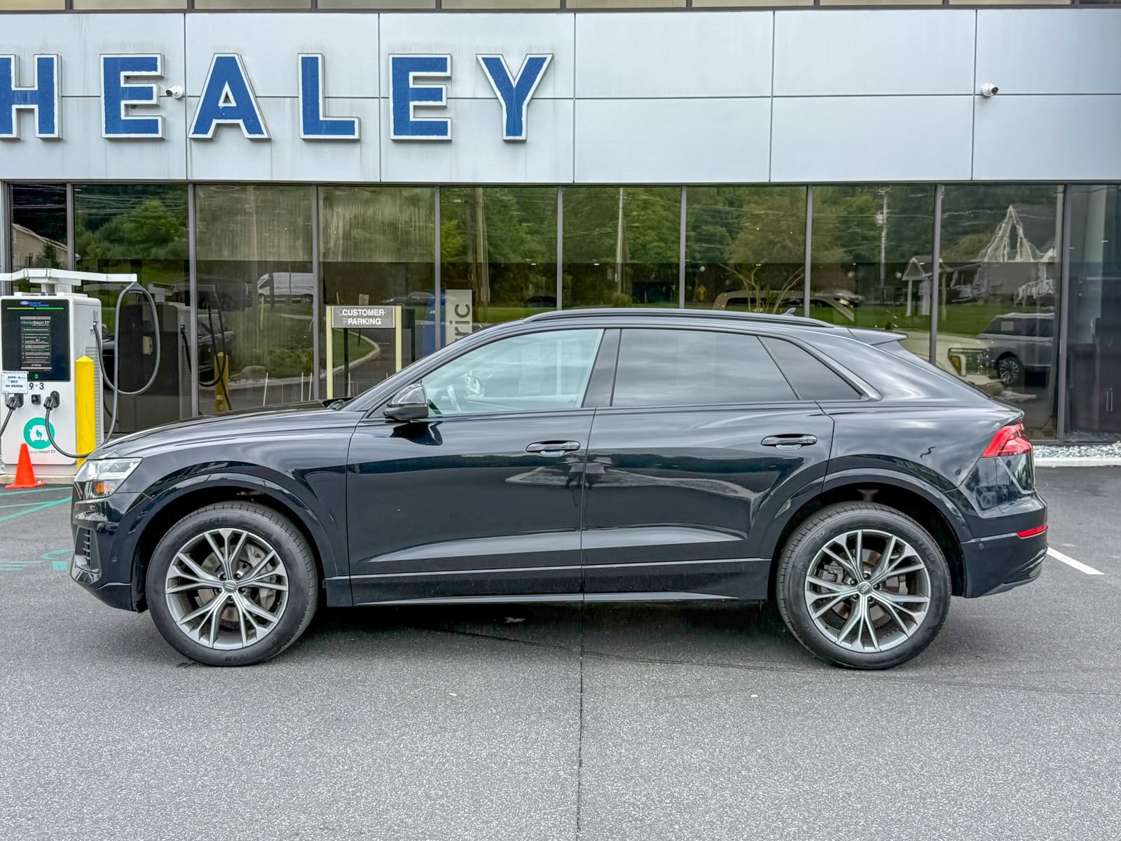 Used 2021 Audi Q8 Premium w/ Black Optic Package AWD/4WD image 8