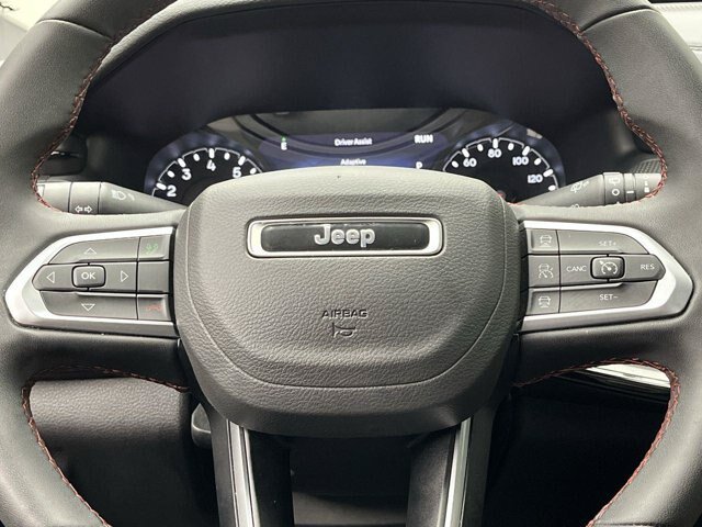 Used 2025 Jeep Compass Trailhawk AWD/4WD image 12