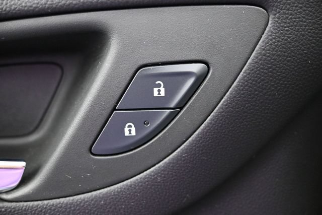 Used 2024 Chevrolet Equinox LT FWD image 16