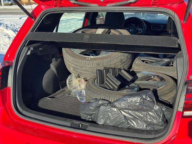 Used 2018 Volkswagen GTI SE image 6