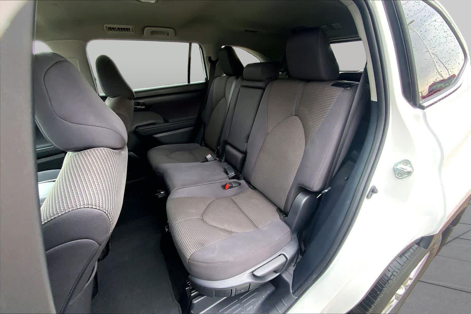 Used 2025 Toyota Highlander LE AWD/4WD image 21