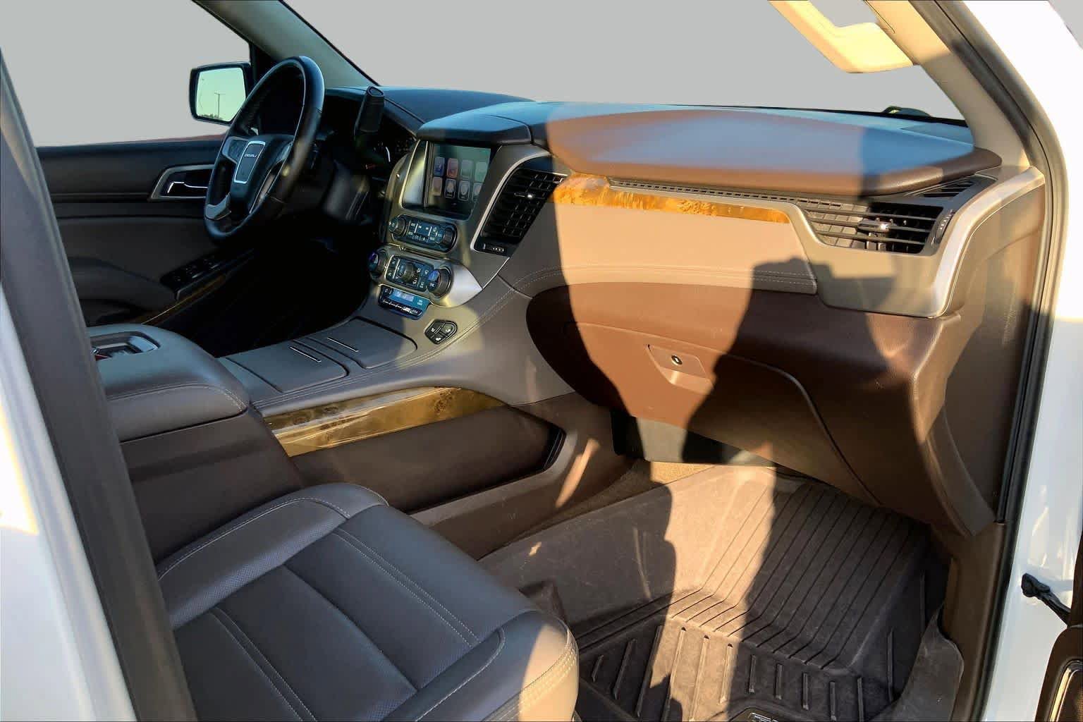 Used 2017 GMC Yukon Denali w/ Open Road Package AWD/4WD image 18