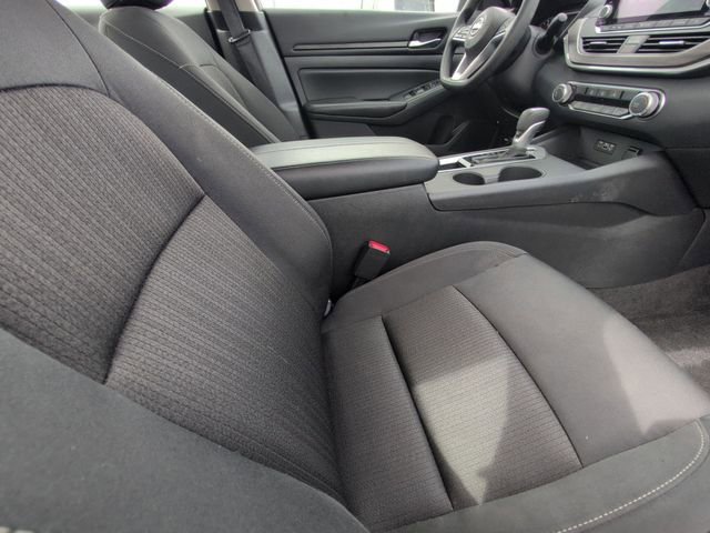 Used 2025 Nissan Altima 2.5 SV FWD image 19