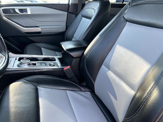 Certified 2022 Ford Explorer XLT w/ Equipment Group 202A AWD/4WD image 30