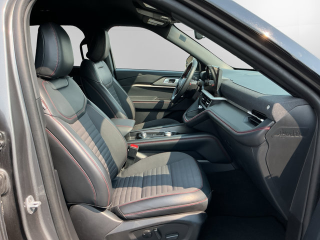 Certified 2025 Ford Explorer ST-Line AWD/4WD image 15