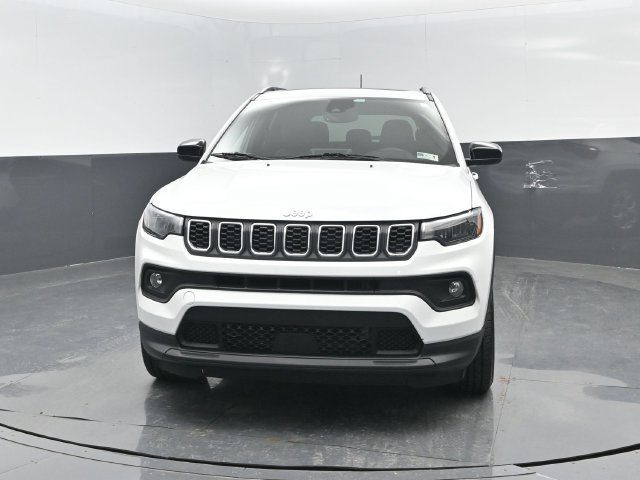 Used 2025 Jeep Compass Latitude w/ Sun & Sound Group AWD/4WD image 23