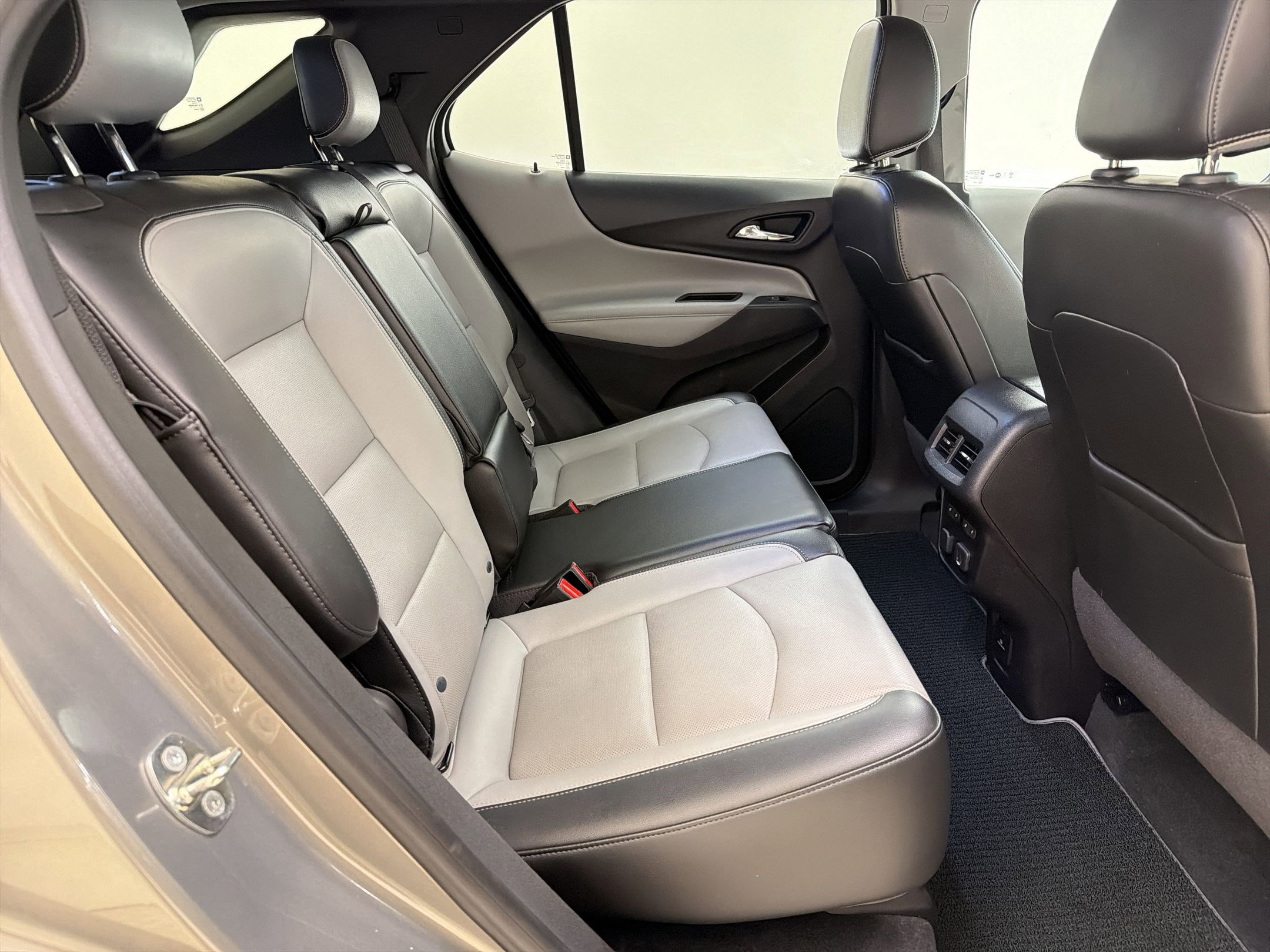 Used 2018 Chevrolet Equinox Premier AWD/4WD image 28