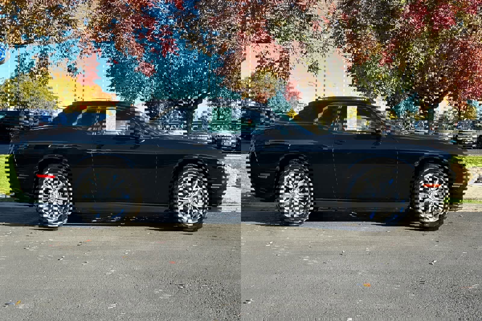 Used 2022 Dodge Challenger SXT w/ Driver Convenience Group image 6