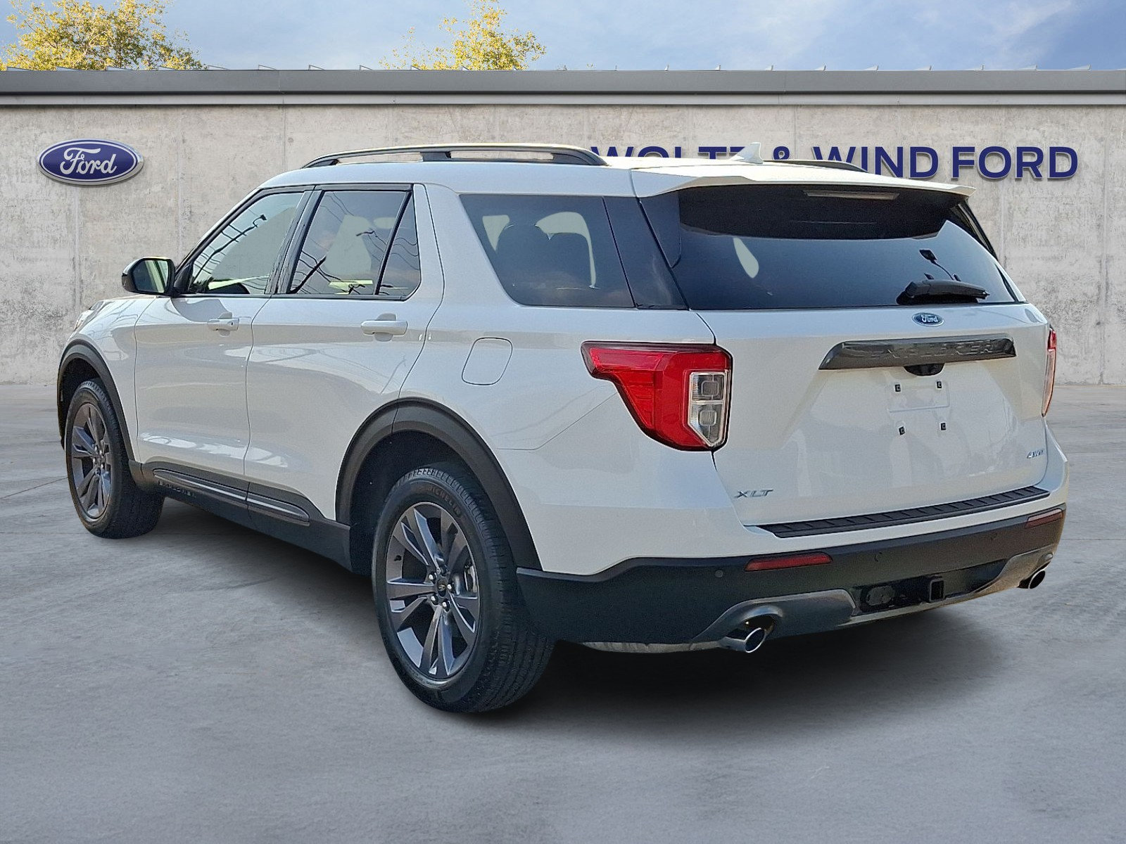 Certified 2024 Ford Explorer XLT w/ Equipment Group 202A AWD/4WD image 4