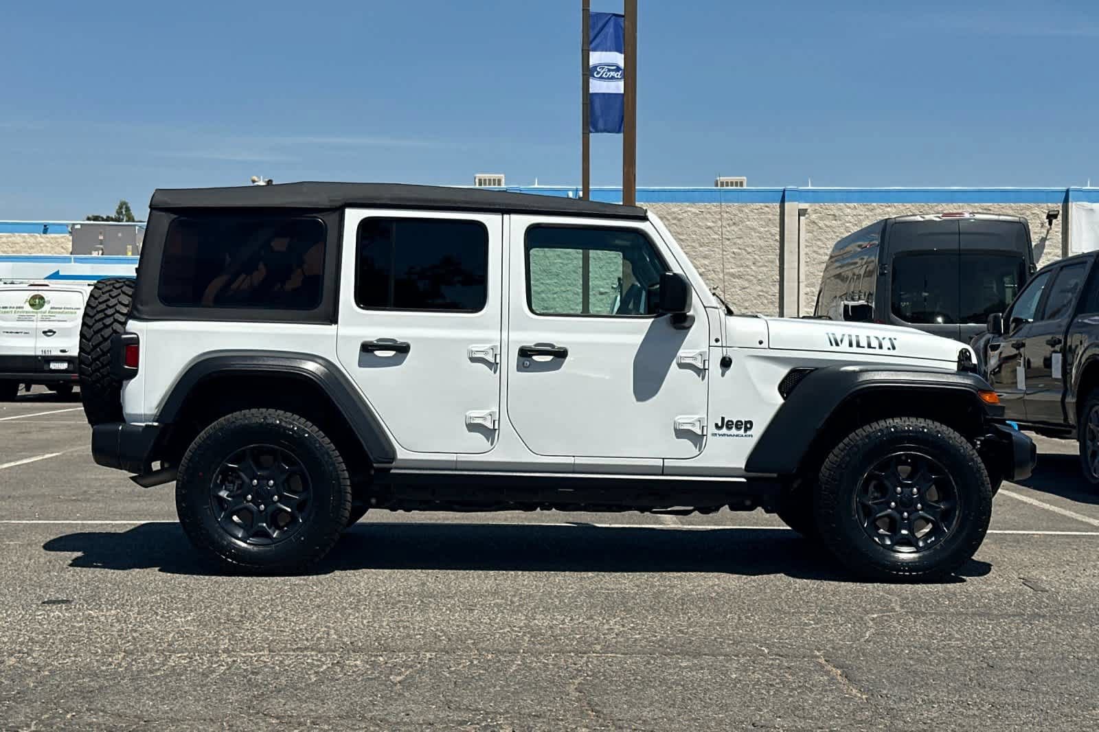 Used 2023 Jeep Wrangler Unlimited AWD/4WD image 9