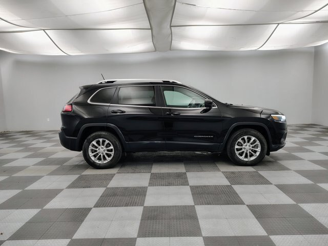 Used 2019 Jeep Cherokee Latitude w/ Cold Weather Group AWD/4WD image 9