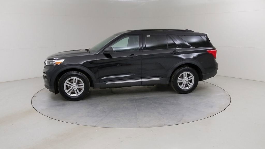 Certified 2022 Ford Explorer XLT w/ Equipment Group 202A image 19