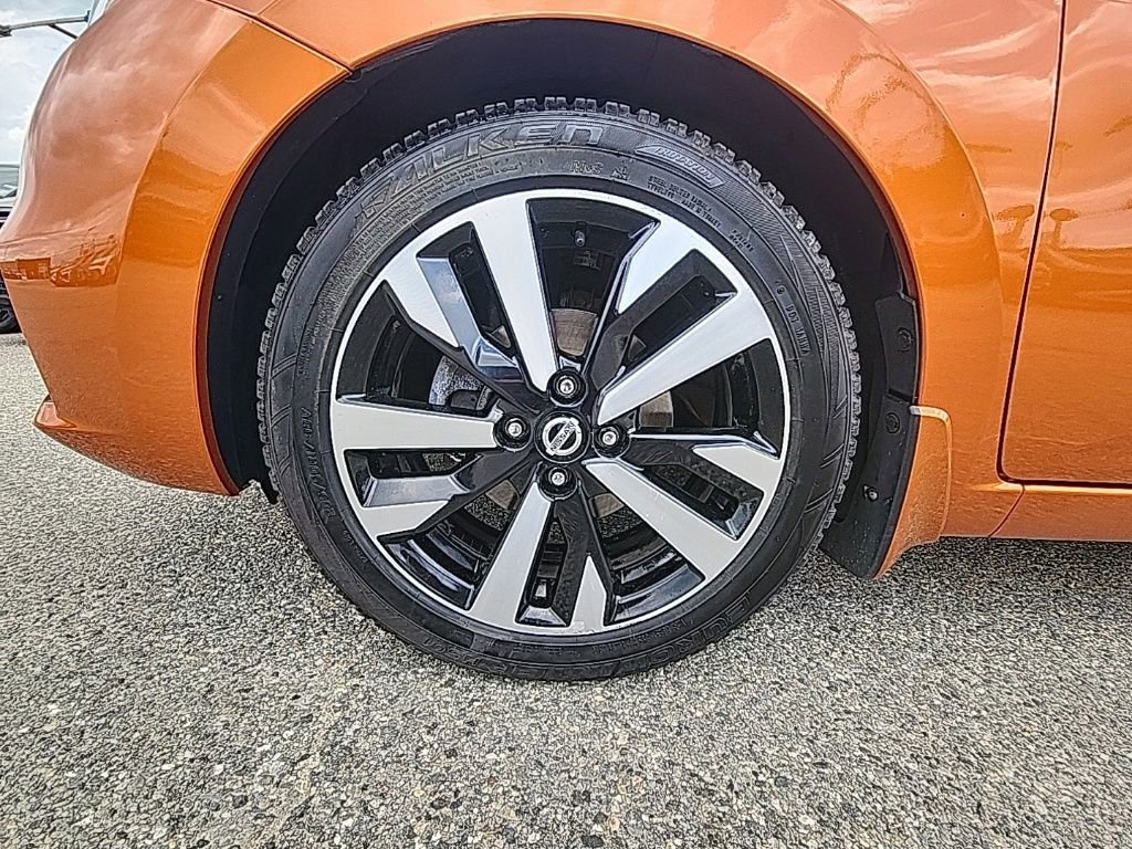 Used 2022 Nissan Versa SR FWD image 21
