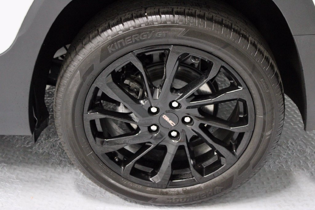 Used 2024 GMC Terrain SLE w/ Driver Convenience Package FWD image 19