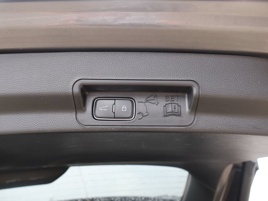 Certified 2023 Ford Explorer XLT w/ Equipment Group 202A AWD/4WD image 18