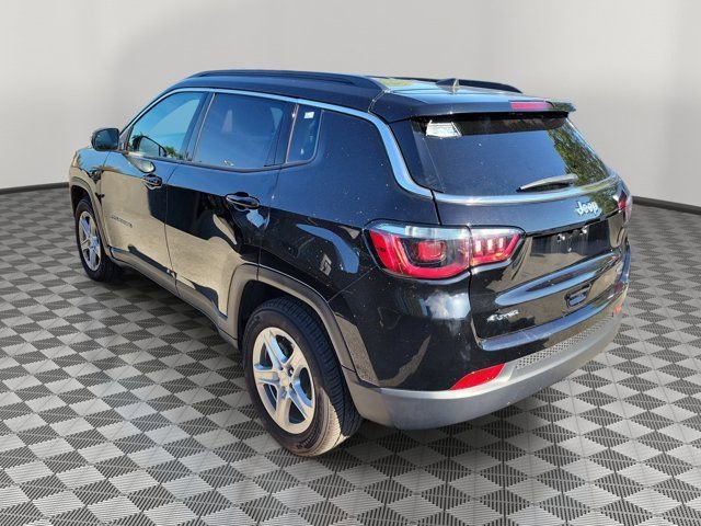 Used 2024 Jeep Compass Latitude AWD/4WD image 3