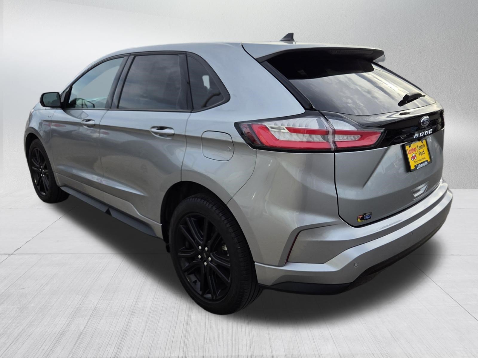 Certified 2024 Ford Edge ST-Line AWD/4WD image 5