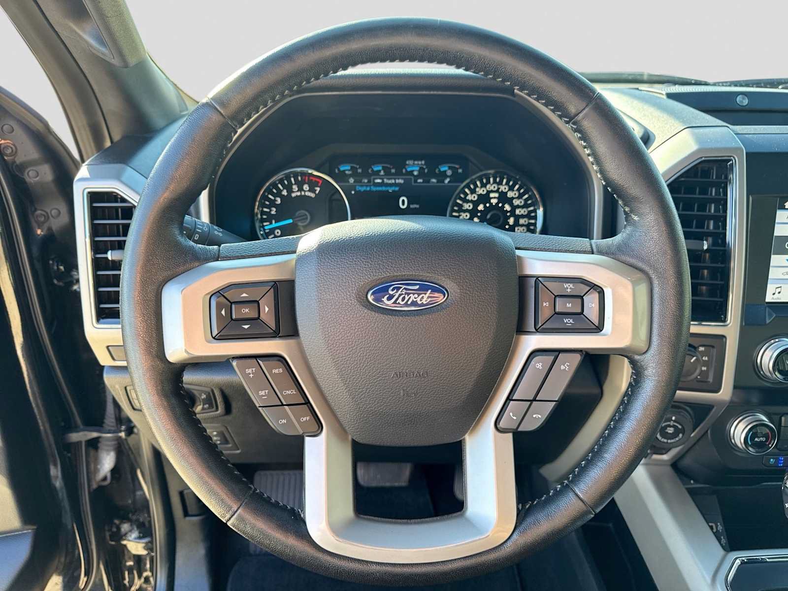 Certified 2019 Ford F150 Lariat w/ Equipment Group 502A Luxury AWD/4WD image 21