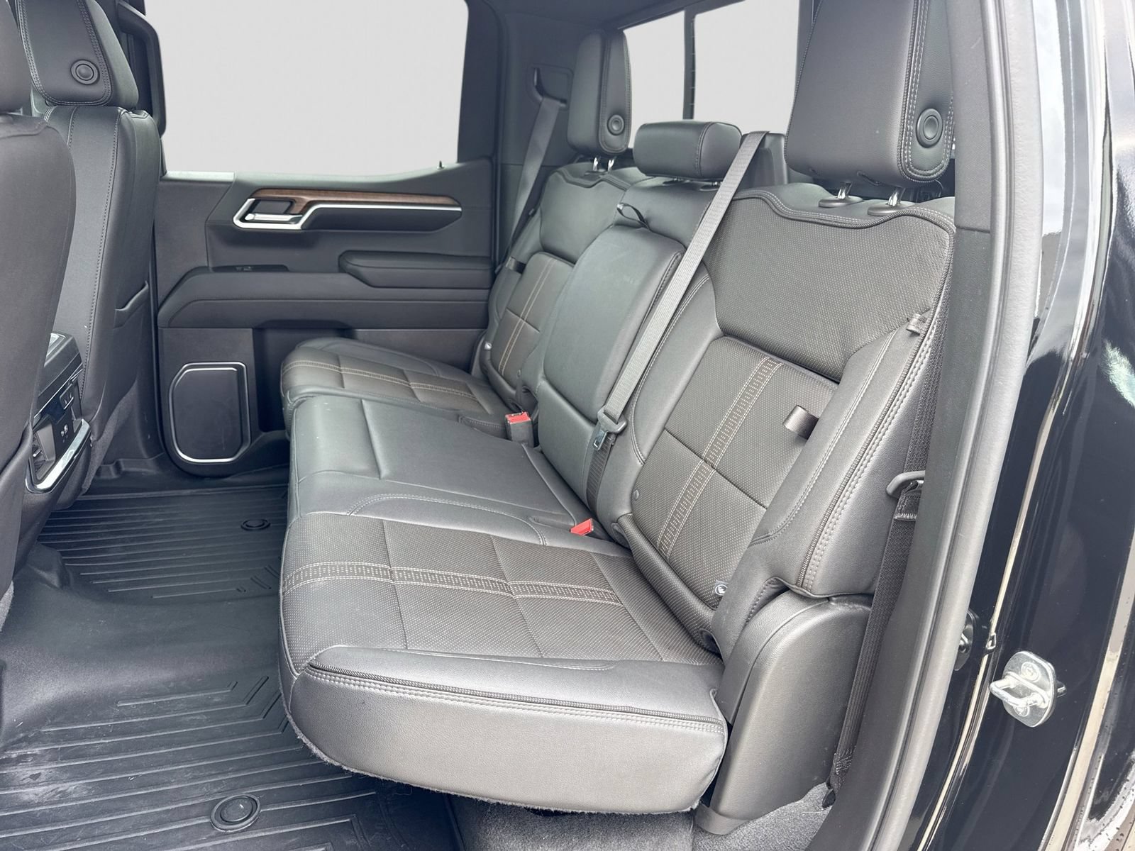 Used 2022 Chevrolet Silverado 1500 High Country w/ Technology Package AWD/4WD image 23