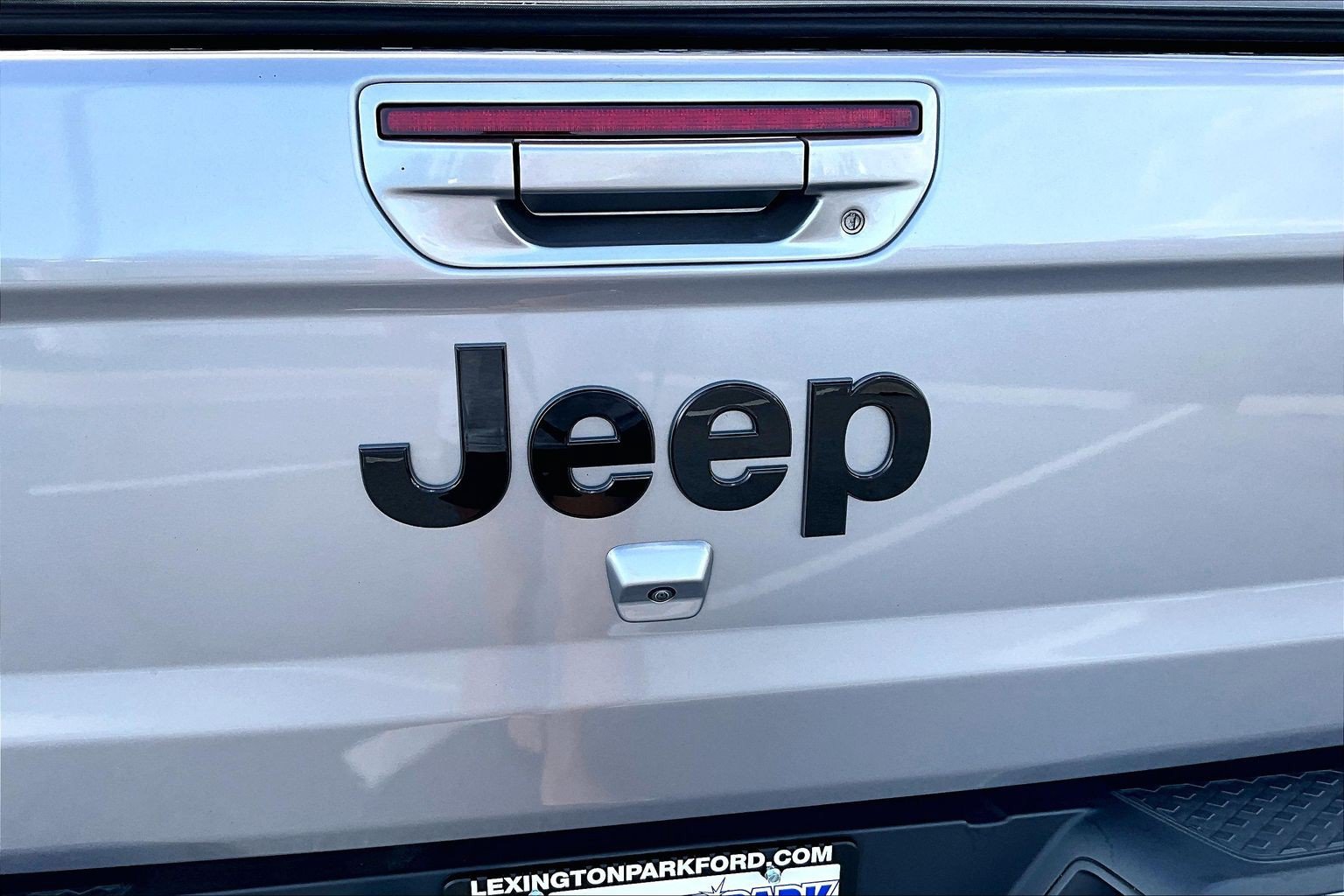 Used 2021 Jeep Gladiator Overland AWD/4WD image 24