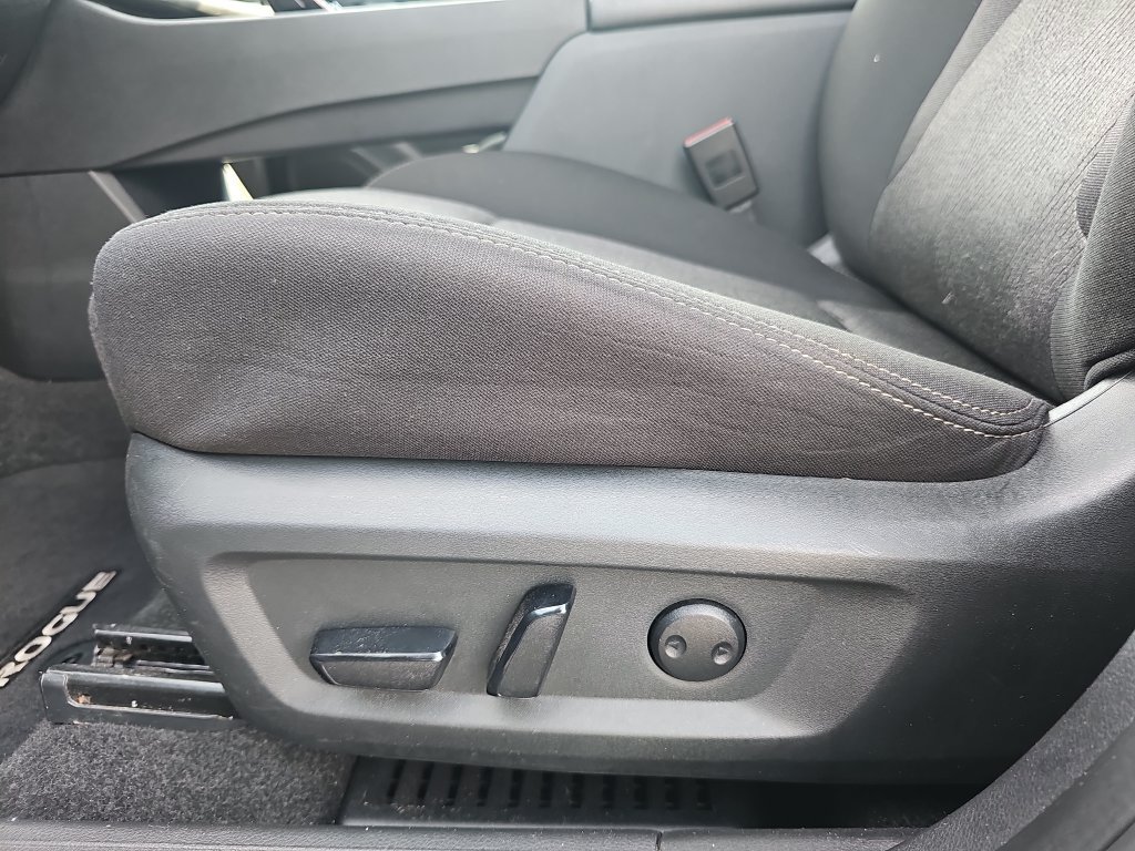 Used 2024 Nissan Rogue SV FWD image 27