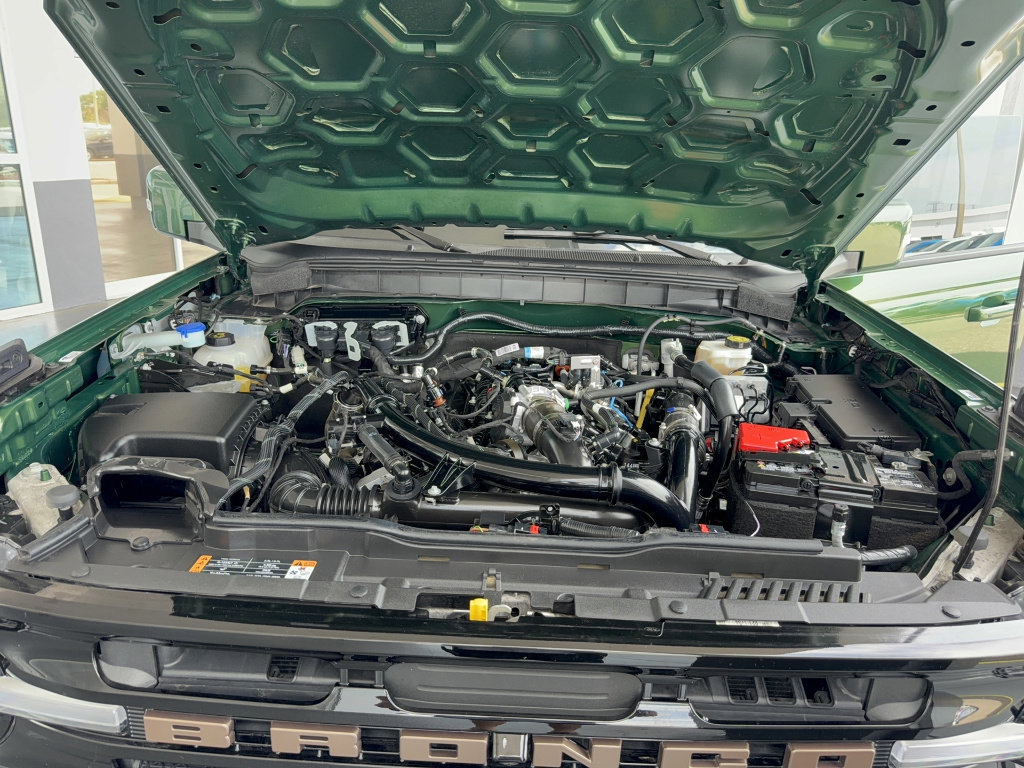 Certified 2025 Ford Bronco Outer Banks w/ Sasquatch Package image 36