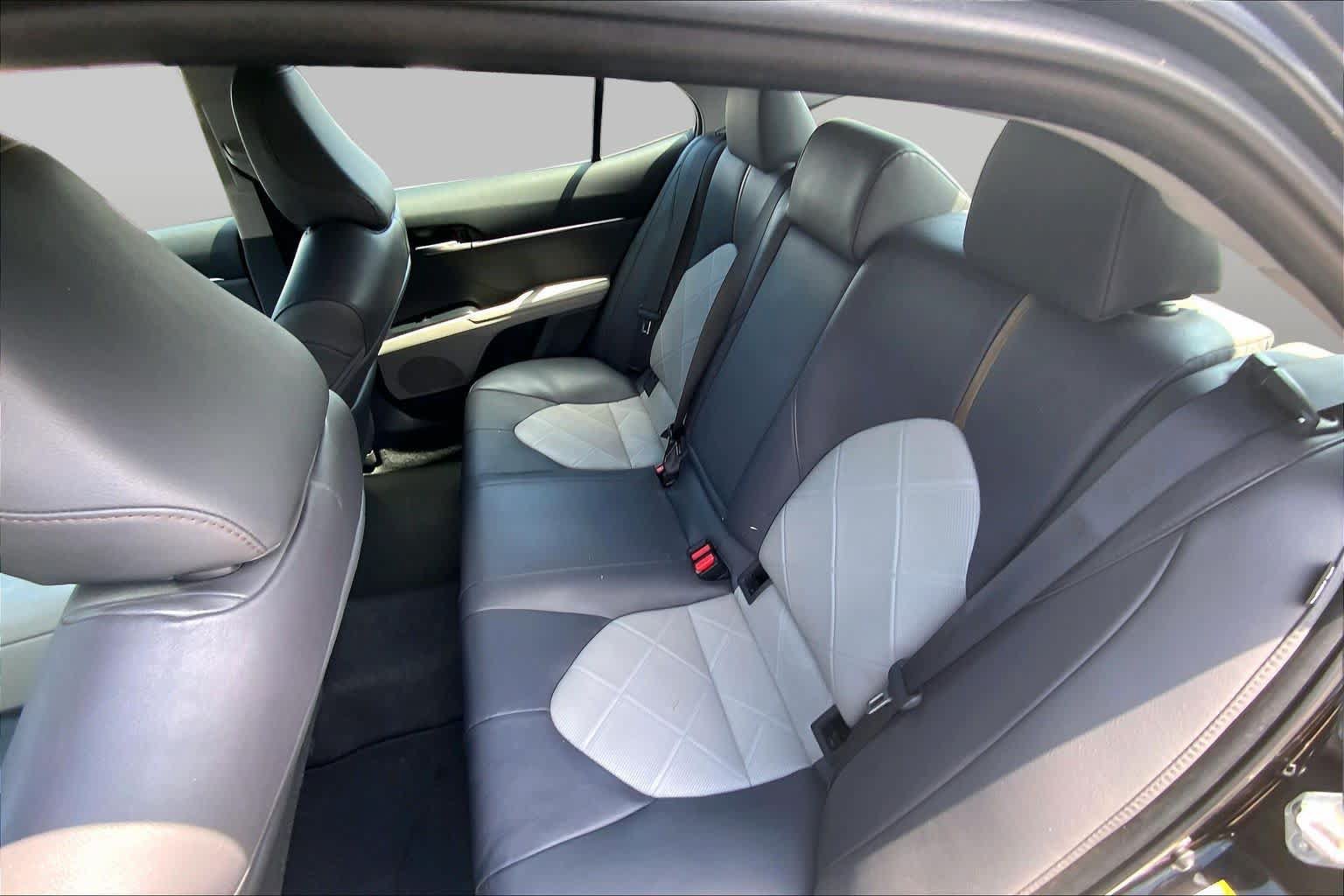 Used 2018 Toyota Camry XLE FWD image 21