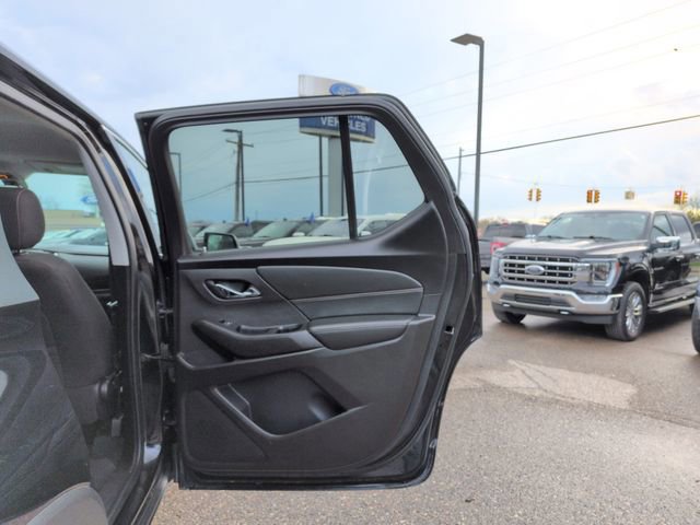 Used 2021 Chevrolet Traverse LT image 25