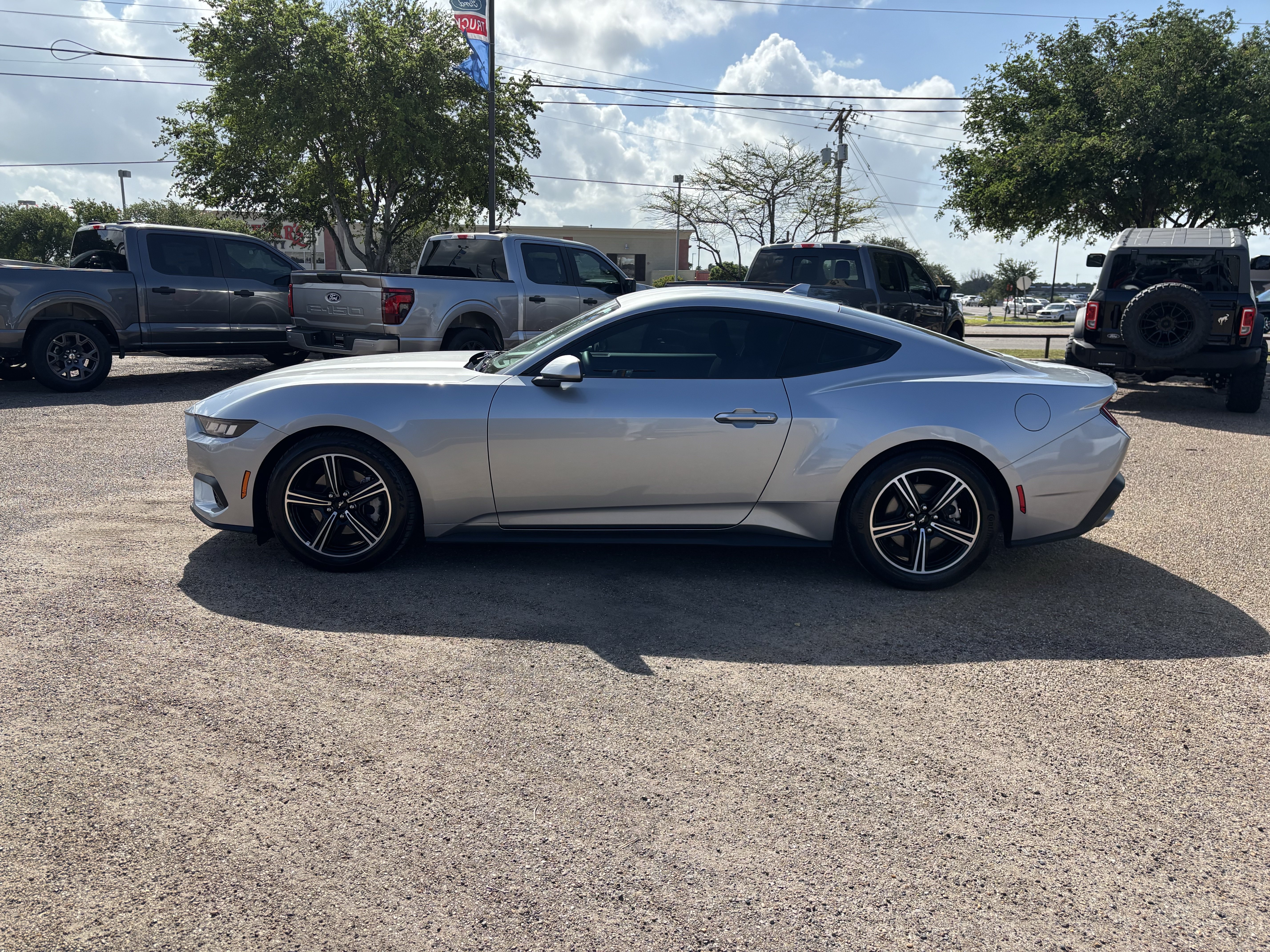 Certified 2024 Ford Mustang Coupe RWD image 2