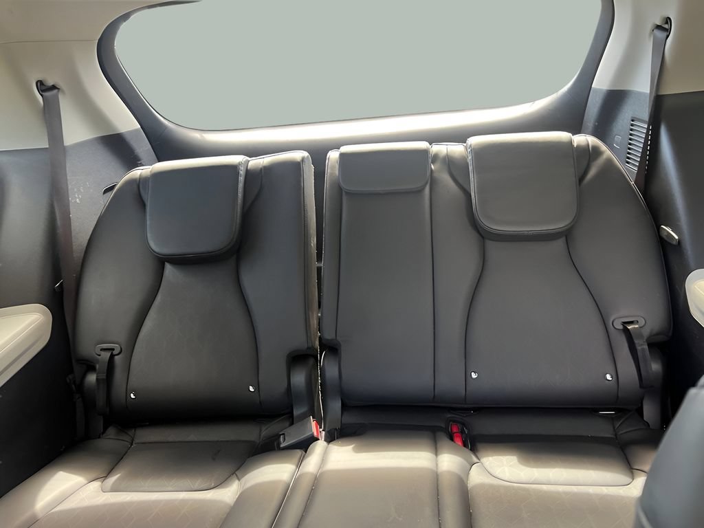 Used 2024 Kia Carnival LX FWD image 29