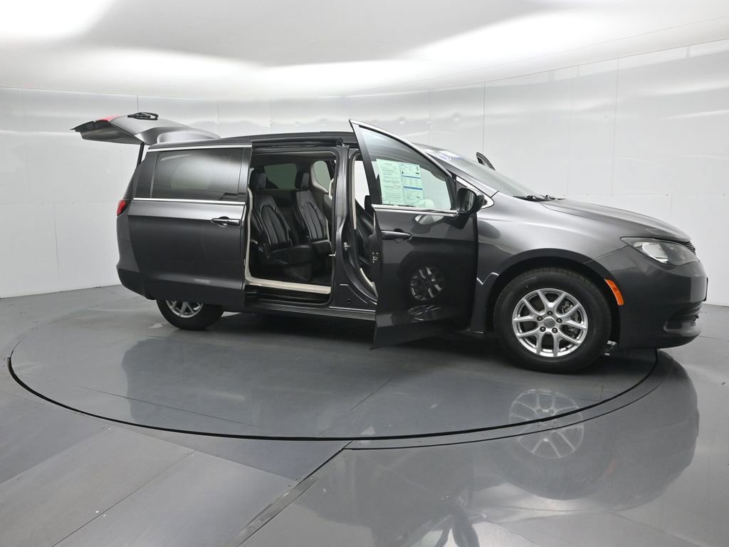 Used 2020 Chrysler Voyager Lxi image 36
