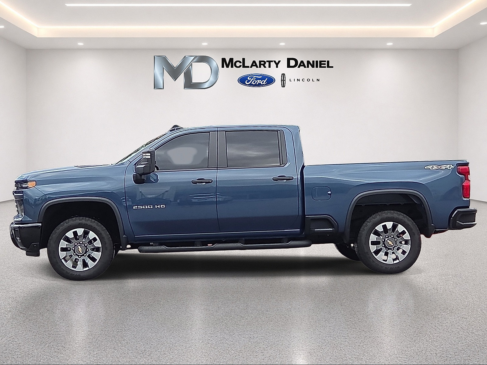 Used 2025 Chevrolet Silverado 2500 Custom w/ Custom Value Package AWD/4WD image 3