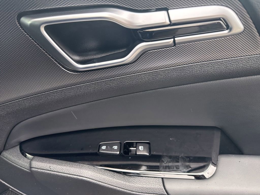 Used 2025 Kia Sportage SX image 30