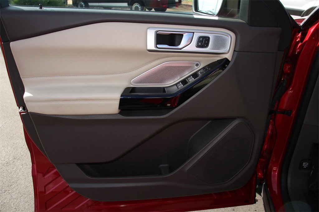 Certified 2021 Ford Explorer Platinum w/ Equipment Group 601A image 22