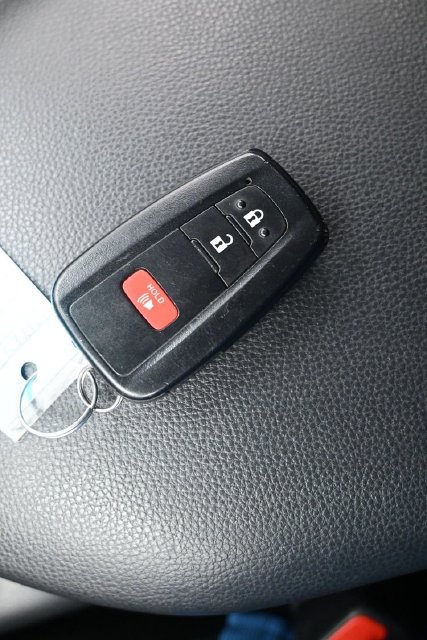 Used 2025 Toyota RAV4 XLE AWD/4WD image 17