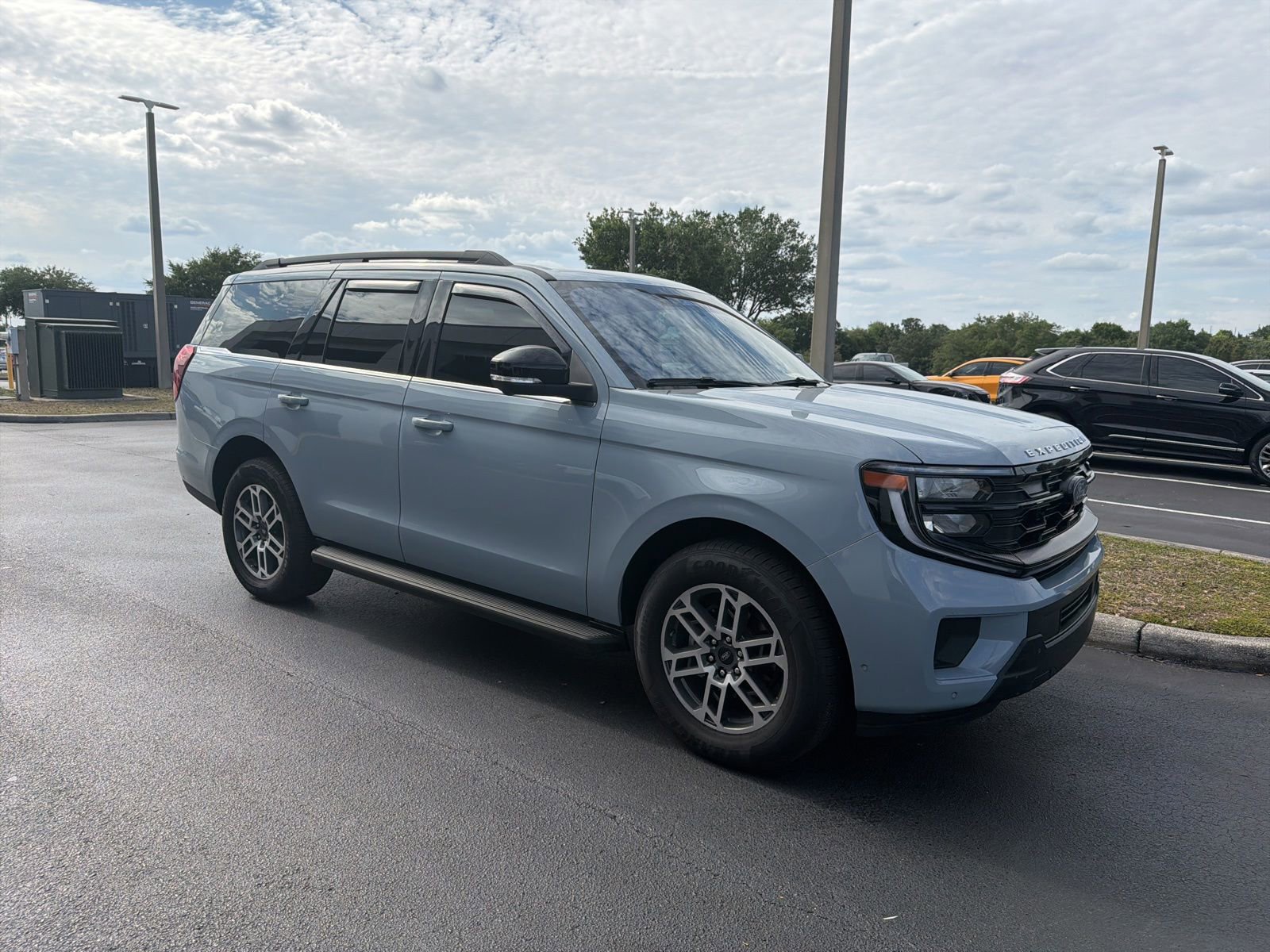 Certified 2025 Ford Expedition Active RWD image 1