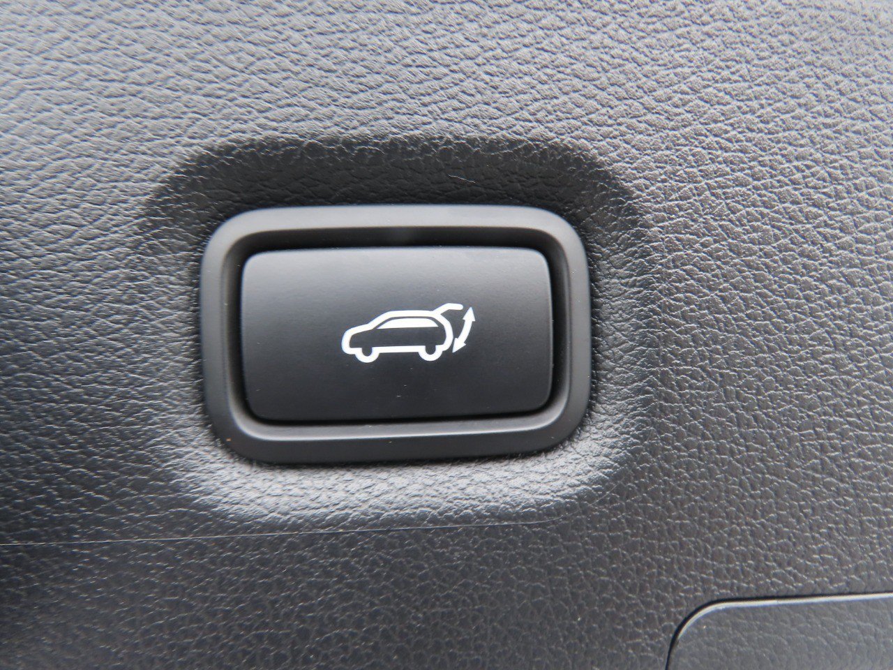 Used 2023 Hyundai Santa Fe Limited FWD image 13