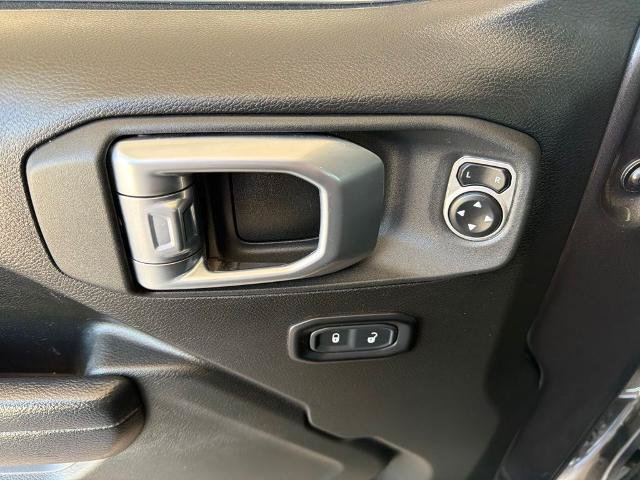 Used 2025 Jeep Wrangler Unlimited Rubicon AWD/4WD image 9