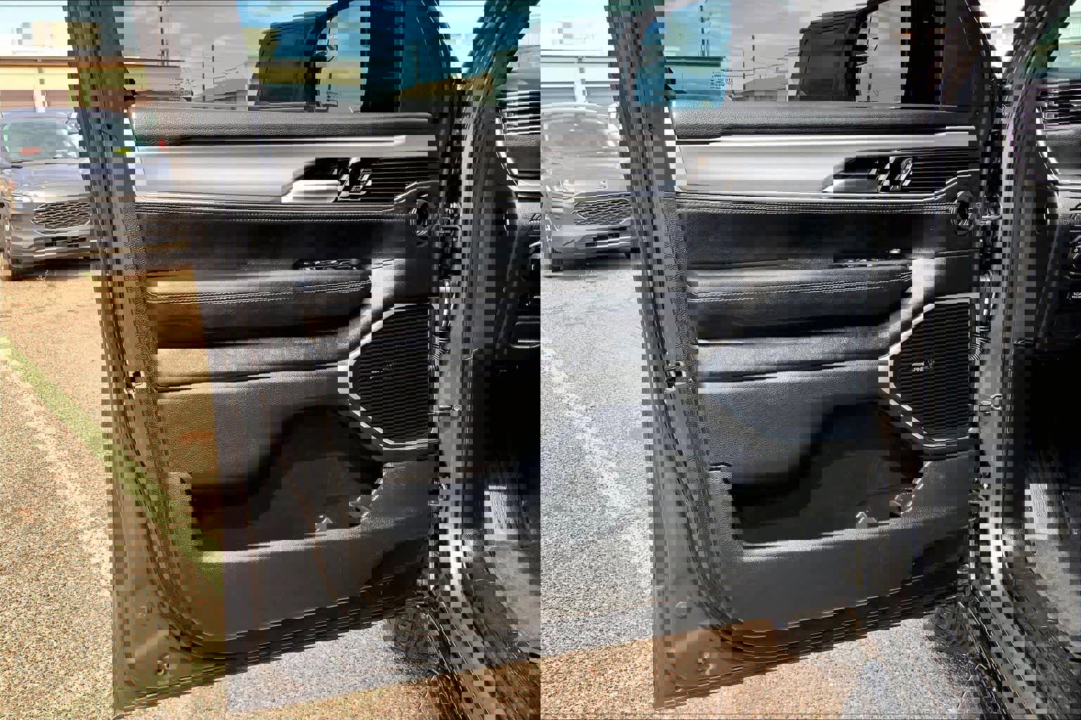 Used 2024 Jeep Wagoneer L Series II w/ Convenience Group I image 22