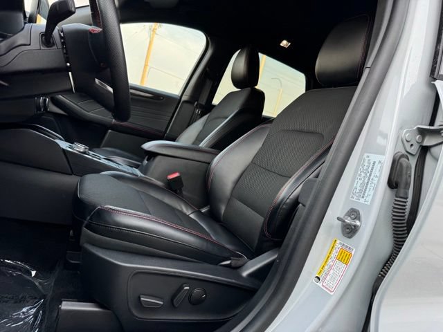 Certified 2025 Ford Escape ST-Line Select AWD/4WD image 5