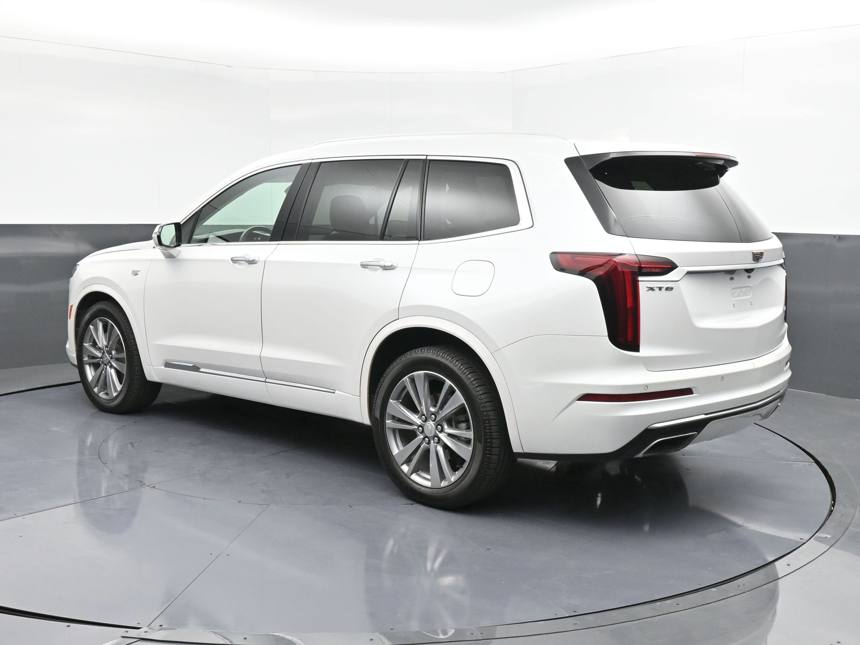 Used 2023 Cadillac XT6 Premium Luxury image 8